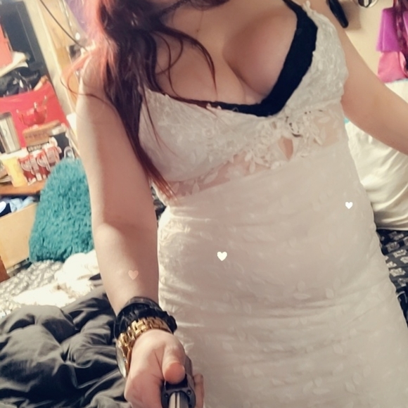 White flower and leaf dress - Picture 4 of 16